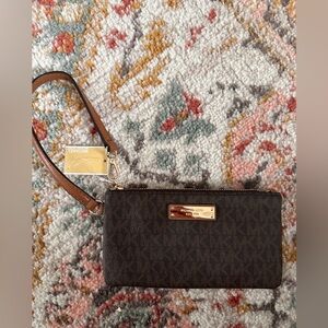 Michael Kors wristlet, NWT
